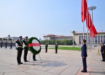 Presiden Melakukan Peletakan Karangan Bunga di Tiananmen Square Beijing