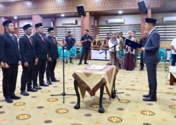Plt. Sekda Lantik Komisi Informasi Aceh Baru
